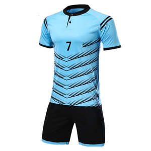 Ensemble d'uniformes de football sur mesure de haute qualité pour adultes, vente en gros, faible MOQ, Sialkot Pakistan, 100% polyester respirant et à séchage rapide - Product Image 3