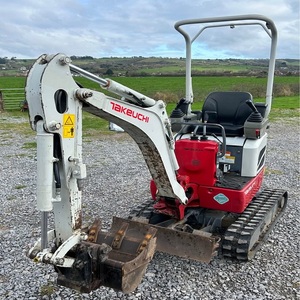 Mini-excavatrice compacte Takeuchi TB210R avec une maniabilité excellente, des performances robustes et une puissance de travail fiable - Product Image 1