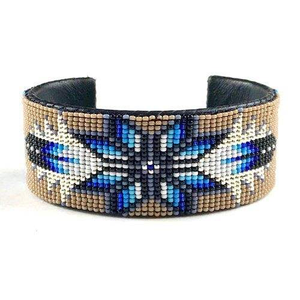 Bracelet manchette brodé de perles fait main, élégant, avec broderie de perles de rocaille - Product Image 3