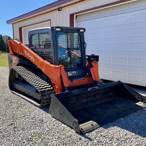 รถตักล้อยางขนาดเล็ก Kubota พร้อมอุปกรณ์จับยึดแบบไฮดรอลิก  รถตักขนาดเล็กแบบตีนตะขาบ  ลดราคา  เครื่องจักรก่อสร้าง - Product Image 4