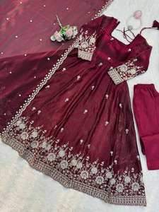 Traje de novia de seda Fendi con lentejuelas, vestido Anarkali para mujer con pantalón y dupatta. - Product Image 5