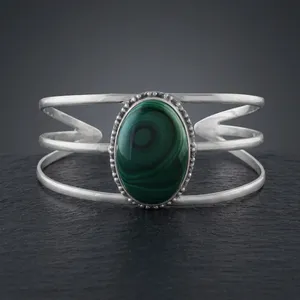 Bracelet manchette en argent sterling 925 avec malachite, pierre précieuse verte naturelle ovale sertie clos, bijou statement pour femme, à porter au quotidien - Product Image 3