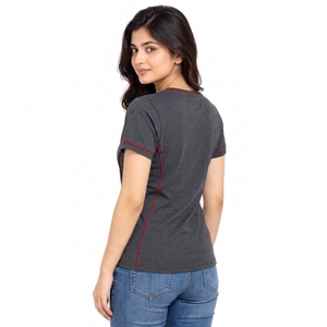 Ropa casual a la moda con un corte elegante y tela transpirable para una mayor confianza en el día a día, camisetas suaves con cuello en V para mujer. - Product Image 2