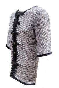 Haut de gilet en maille artisanal avec garniture en cuir, en acier doux, anneaux rivetés plats, manches longues, pour reconstitution historique de l'armure de chevalier. - Product Image 3