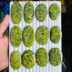 Piedras Preciosas Sueltas de Atlantisita Stichtite 100% Naturales de Alta Calidad para la Elaboración de Joyas y Colgantes - Product Image 1