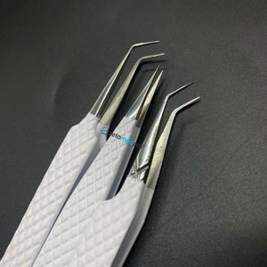 Extensiones de Pestañas Profesionales de Acero Inoxidable Sostenible, con Punta en Ángulo de 45 Grados, Agarre Fuerte, Recubrimiento en Polvo Blanco - Product Image 4