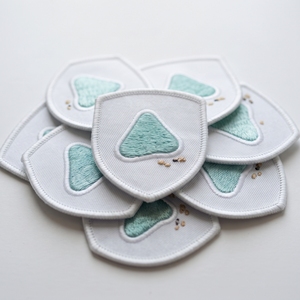 Custom Embroidery Patch Manufacturer Diamond Honey Jar Dipper Badge Grey Twill Off White <b>Edge</b> <b>Iron</b> <b>On</b> Applique - Product Image 2