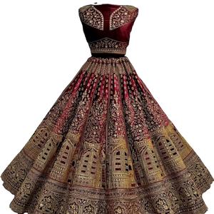 Diverses Broderies Tendance en Fl diffusées avec cancan et toile attachée nuptiale Lehenga choli en vente en ligne - Product Image 1