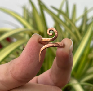 Anillo Magnético de Cobre Unisex, Anillo Terapéutico para Dedos, Diseño Floral con Hojas de Rosa y Borde de Cuentas, Alivio del Dolor Articular, Biomagnético - Product Image 2