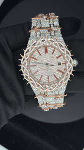 Montre en or rose bicolore style épine, entièrement sertie de diamants moissanite, montre moissanite personnalisée de créateur, pierre poire sur les maillons - Product Image 6