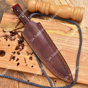 Couteau de Chef Professionnel en Acier Damas de Qualité Industrielle 8 pouces avec Embout en Laiton, Manche Ergonomique en Bois de Rose et Étui en Cuir - Product Image 6