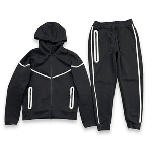 Ensemble de survêtement sportif personnalisé pour homme, sweat à capuche noir et pantalon avec rayures blanches, collection automne - Product Image 1