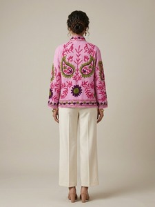 Veste en velours rose brodée Suzani pour femme, faite à la main, motif floral, style bohème ethnique, boutique, vente en gros, fournisseur de vêtements d'extérieur tendance - Product Image 2