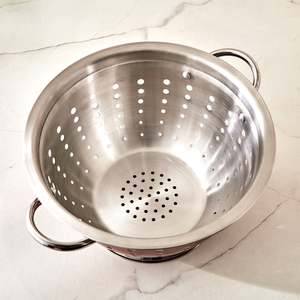 Passoire de cuisine en acier inoxydable avec poignées, égouttoir à légumes pour restaurants et usage domestique, vente en gros, OEM, export en vrac - Product Image 4