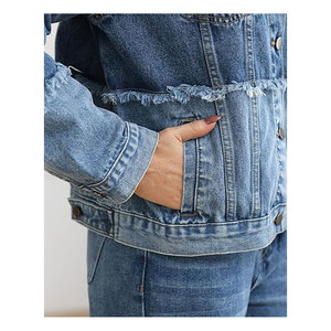 Chaqueta vaquera de dos tonos con borde sin rematar, estilo casual urbano, inspirada en lo vintage, para mujer, con botones y manga larga. - Product Image 6