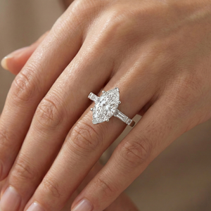 Anillo de Diamante Cultivado en Laboratorio con Corte Marquesa de 3.07Ct en Oro Blanco de 14KT, Diseño Ligero y Único, Joyería de Boda con Solitario de Oro de 10KT - Product Image 1