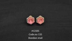 Boucles d'oreilles clous Kundan plaquées or avec pierres doublettes, style hexagonal, pour mariage, festival, soirée - Product Image 4