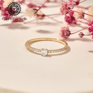 แหวนหมั้นเพชรโมอิสซาไนต์ชุบทอง 18K จาก Charm_Jewells ดีไซน์คลาสสิคสำหรับผู้หญิง ลายพืชแบบฝังเพชรทรงคุชชั่น - Product Image 1