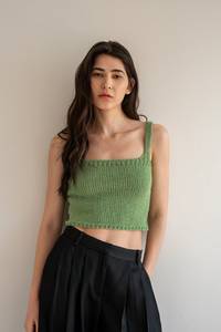 Fasmic International – Crop top vert en tricot pour femme, col carré, sans manches, tricoté à la main en coton, pull fin minimaliste d'été - Product Image 1