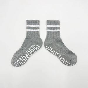 Calcetines de Pilates con Agarre y Logotipo Personalizado para Mujer, Calcetines de Yoga de Algodón Antideslizantes con Agarre en Forma de Corazón, Venta al Por Mayor OEM ODM - Product Image 3