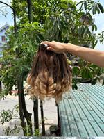 Cheveux humains bouclés rebondissants bruts couleur ombre blond 12A de qualité vietnamienne pour les styles de femmes noires