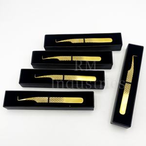 Pince à épiler professionnelle RMI pour extensions de cils, en acier inoxydable, avec grip diamant et emballage en boîte noire. - Product Image 3