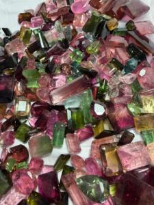 Pierres précieuses en tourmaline naturelle, taillées en coussin, facettées, mélangées rose, vert, émeraude, pleochroïque, tanzanite pour la fabrication de bijoux - Product Image 4
