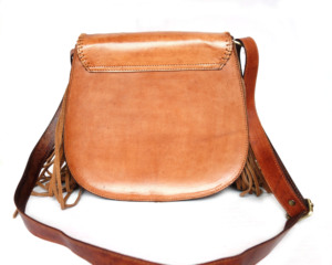 Sac bandoulière vintage en cuir véritable avec décorations florales gravées à la main sur le panneau avant, franges et clous turquoise - Product Image 3