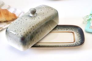 Pot à beurre en céramique artisanal avec couvercle, finition émail réactif, garde le beurre frais, élégant, durable, style de service de table - Product Image 4