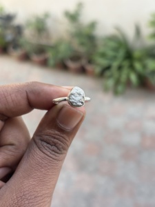 Anillo de cóctel étnico hecho a mano en plata con diseño de pirita en bruto de forma irregular, el más popular, del fabricante de joyas. - Product Image 1