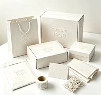 Kit d'emballage rigide personnalisé en papier, comprenant une boîte d'expédition et un sac fourre-tout avec logo en relief, emballage écologique, impression sur mesure.