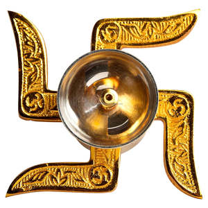 Diya tradicional de latón con swastika en paquete de regalo para Diwali - Product Image 2