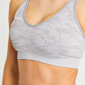 Ensemble de yoga premium pour l'entraînement et la gym, avec tissu doux au toucher et design respirant pour un usage quotidien et la remise en forme - Product Image 6