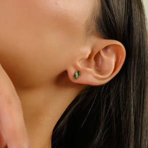 Boucles d'oreilles en or 14 carats avec émeraude taille marquise et diamants - Product Image 1