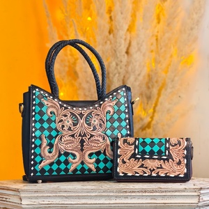 Bolso Cruzado de Cuero Genuino Venus Leathers, Estilo Western, Hecho a Mano, con Patrón de Letras y Flores, Cierre de Cremallera, 45-55cm, ¡Gran Venta! - Product Image 2