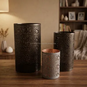 Juego de Faroles Cilíndricos de Metal con Recortes Florales, Resistentes al Calor, Portavelas Decorativos para el Hogar - Product Image 3