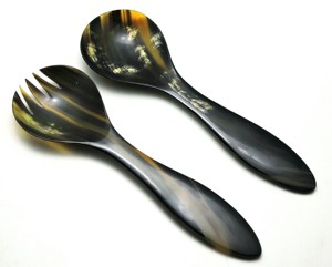 Juego de 2 servidores de ensalada de cuerno de diseño moderno, cucharas de cuerno hechas a mano con cuerno natural de búfalo a un precio razonable. - Product Image 4