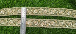 Encaje JK Elegante, Romántico y Ecológico, 100% Poliéster, Estilo Floral, con Bordado Intrincado y Borde de Encaje - Product Image 1