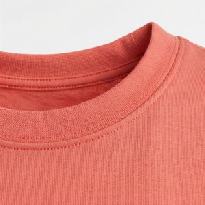Ensemble décontracté 2 pièces tricoté pour femme : T-shirt uni corail à manches courtes et short au-dessus du genou – Idéal printemps-été - Product Image 4