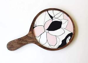 Assiette décorative ronde en bois avec support, design minimaliste pour servir du fromage, des fruits, des collations, des apéritifs et des desserts - Product Image 5