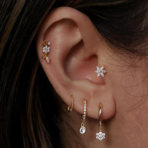 Piercing Labret de Oro Sólido de 14K con 6 Diamantes Marquise Cultivados en Laboratorio, VVS DEF, Roscado Internamente, Parte Trasera Plana, Zisma - Product Image 3