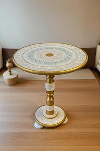 Mesa de Centro Clásica Moderna de Arte en Laca Real Hecha a Mano con Diseño Floral Único y Estructura de Madera Sólida para Sala de Estar - Product Image 3