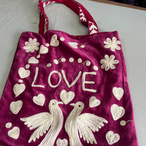 Sac fourre-tout matelassé en velours imprimé, fait main, style hippie, tendance, pour femme, idéal pour le shopping et les voyages - Product Image 1