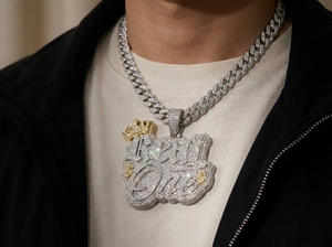 จี้ตัวอักษร Iced REAL ONE ประดับเพชร VVS มอยส์ซาไนต์ เงินแท้ S925 ชุบทอง สไตล์ฮิปฮอป สตรีทแวร์ พร้อมสร้อยคิวบาลิงค์ ปรับแต่งได้ - Product Image 2