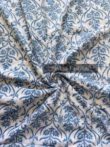 ผ้าฝ้ายพิมพ์ลายดอกไม้สีน้ำเงินพรีเมียมสำหรับชุดฤดูร้อนและของตกแต่งบ้าน - ผ้าอินเดียเนื้อวอยล์จากเมืองชัยปุระ ระบายอากาศได้ดี - Product Image 2
