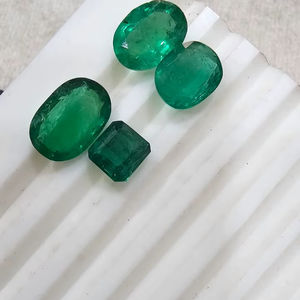 Piedra Preciosa Natural de Corte Ovalado para Joyería, Esmeraldas Verdes con 20% de Descuento y Regalo - Product Image 1