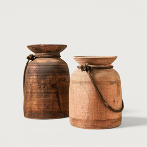 Maceta de Madera Vintage, Jarra Decorativa Rústica India para Almacenamiento con Asa de Cuerda, Decoración Tradicional Hecha a Mano para el Hogar - Product Image 1