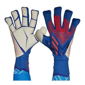 Le motif cousu durable et la conception des doigts incurvés augmentent la stabilité lors de la tenue des gants de gardien de but pendant les séances d'entraînement. - Product Image 4