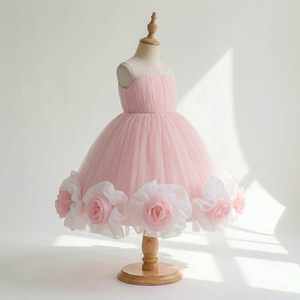 ชุดเดรสงานวันเกิดเด็กผู้หญิงสีชมพูหวาน แต่งดอกกุหลาบใหญ่ น่ารักแบบเจ้าหญิง กระโปรงสั้นผ้าทูลล์ประดับดอกไม้ ขายส่ง - Product Image 3