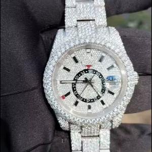 Montre en or rose sertie de diamants pour femme avec bracelet, idéale pour un usage quotidien, disponible à la vente en gros. - Product Image 1